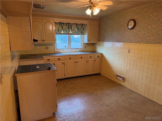 71 Carmen Road, Amherst, NY 14226