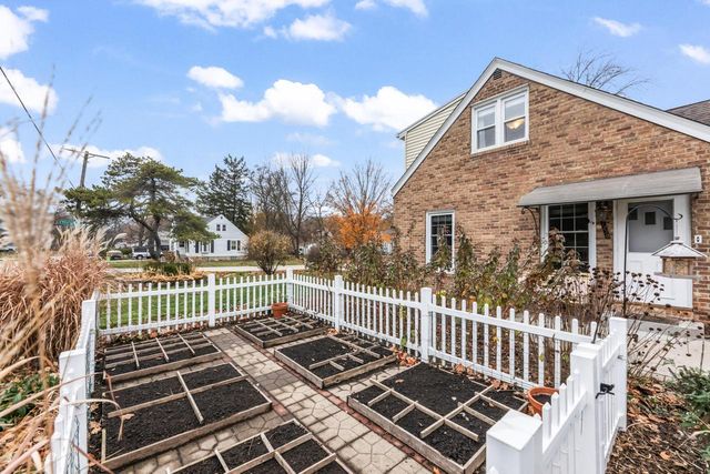 1230 Georges AVENUE, Brookfield, WI 53045