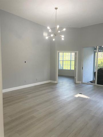 304 NW Bentley Circle, Port St Lucie, FL 34986