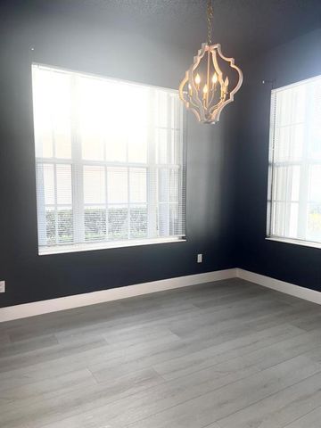 304 NW Bentley Circle, Port St Lucie, FL 34986