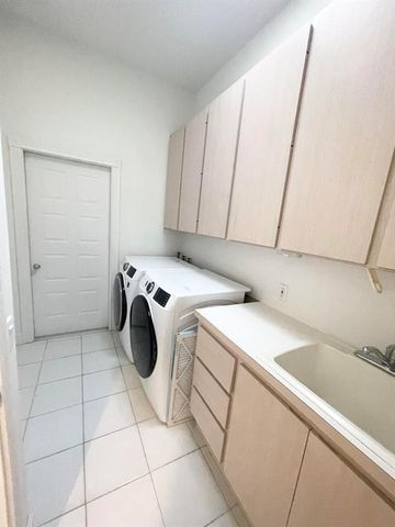 304 NW Bentley Circle, Port St Lucie, FL 34986