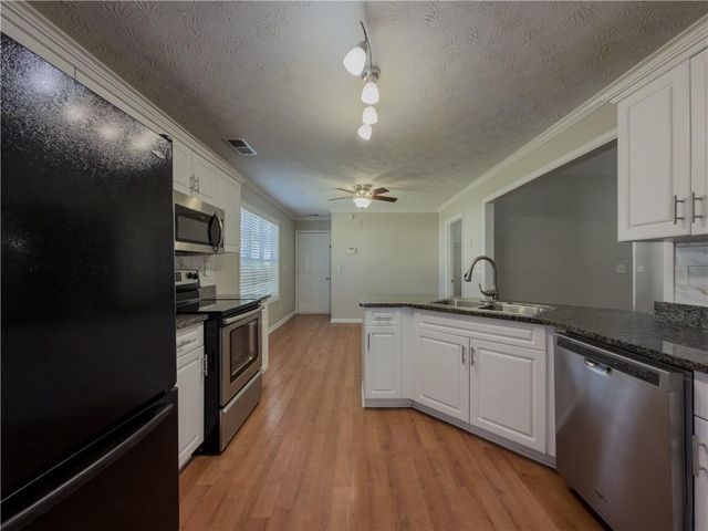 593 Red Tip Lane, Loganville, GA 30052