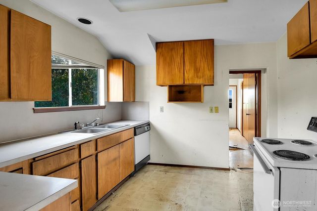 16508 104th Avenue NE, Bothell, WA 98011