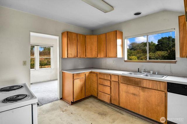 16508 104th Avenue NE, Bothell, WA 98011