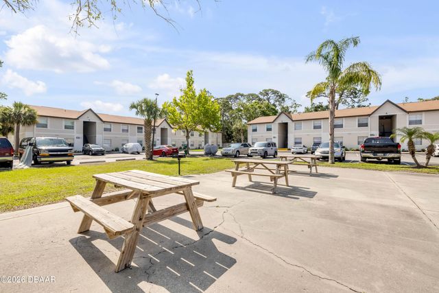417 Banana Cay Dr Apt J, South Daytona, FL 32119