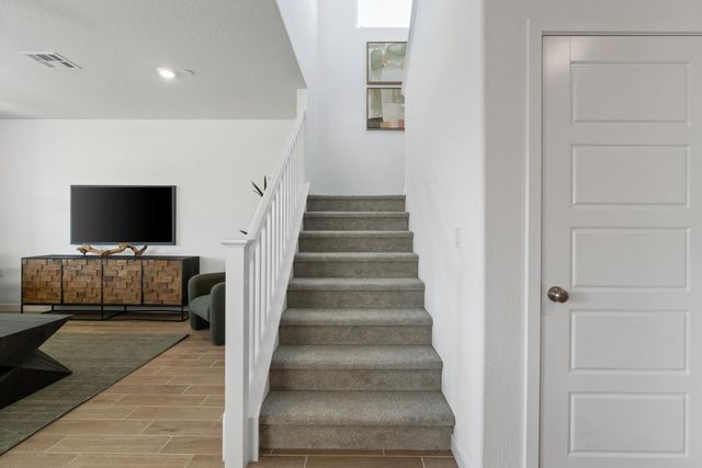 3423 N Mcarthur Avenue, Fresno, CA 93727