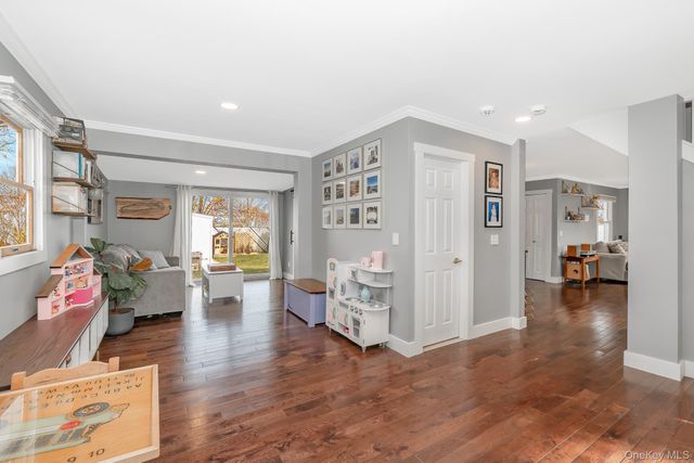 456 48th Street, Lindenhurst, NY 11757