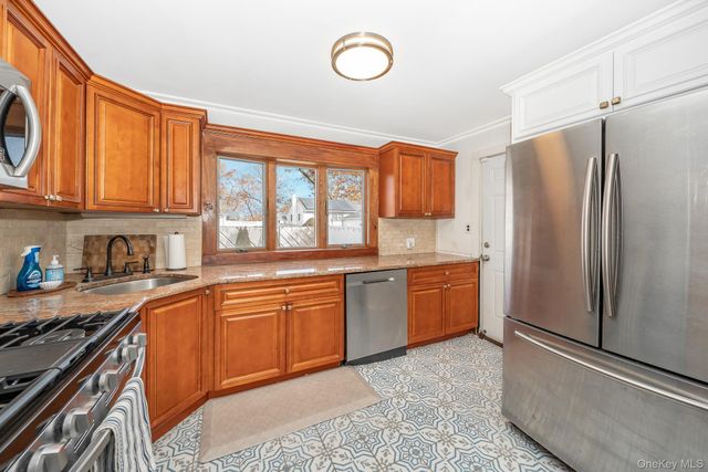 456 48th Street, Lindenhurst, NY 11757