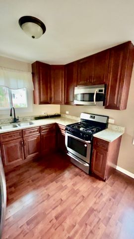 3513 Greenleaf Avenue, Island Lake, IL 60042