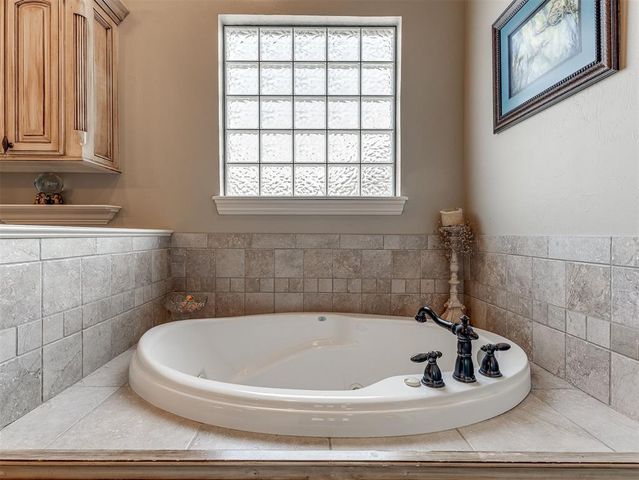 4104 Prairie Falcon Point, Edmond, OK 73034