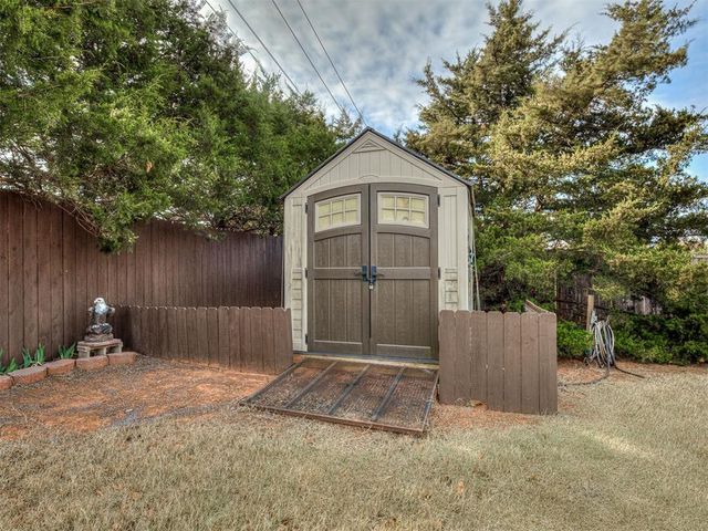 4104 Prairie Falcon Point, Edmond, OK 73034