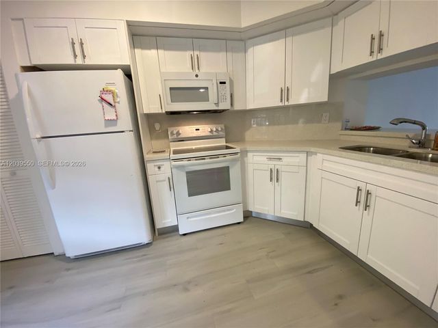 8807 SW 130th Pl 102, Miami, FL 33186