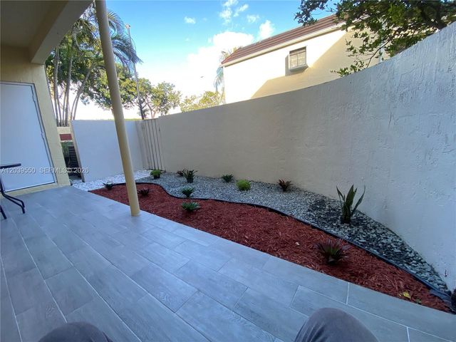 8807 SW 130th Pl 102, Miami, FL 33186