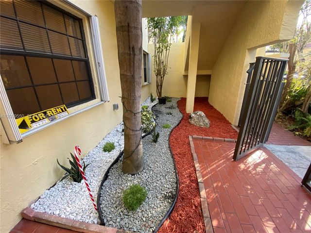 8807 SW 130th Pl 102, Miami, FL 33186