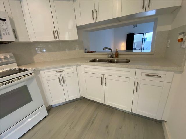8807 SW 130th Pl 102, Miami, FL 33186