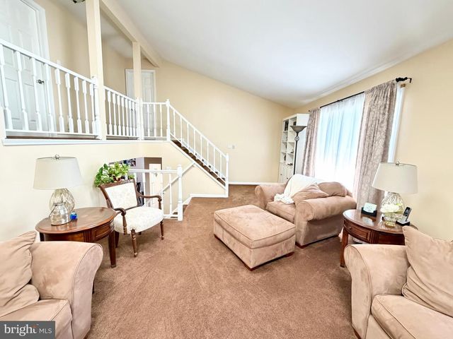 91 LONGWOOD DR, Sicklerville, NJ 08081