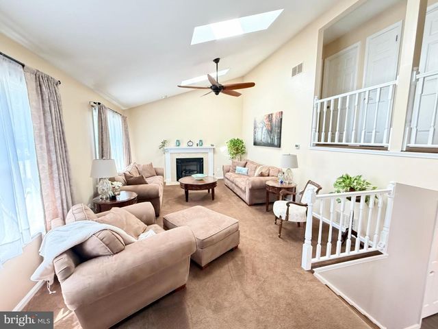 91 LONGWOOD DR, Sicklerville, NJ 08081