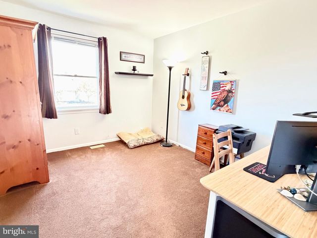 91 LONGWOOD DR, Sicklerville, NJ 08081