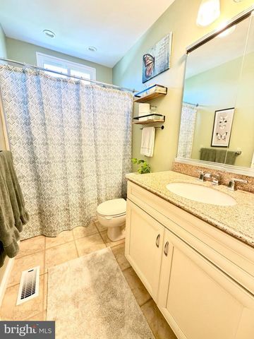 91 LONGWOOD DR, Sicklerville, NJ 08081