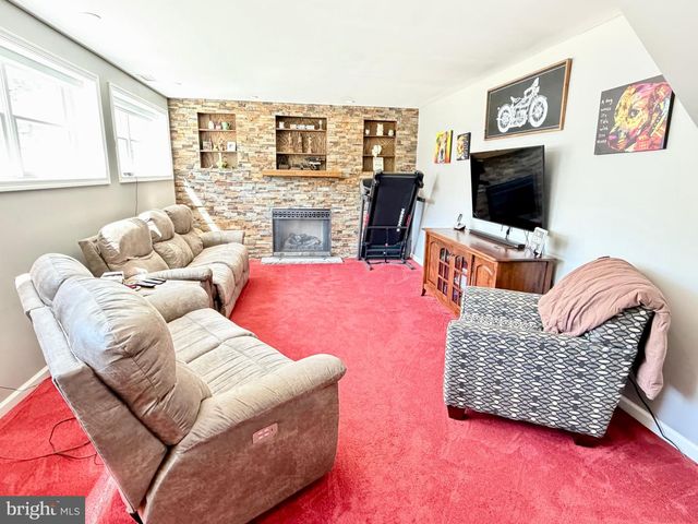 91 LONGWOOD DR, Sicklerville, NJ 08081