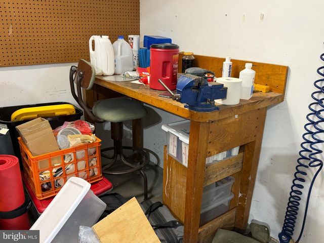 91 LONGWOOD DR, Sicklerville, NJ 08081