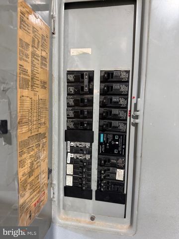 91 LONGWOOD DR, Sicklerville, NJ 08081