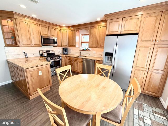 91 LONGWOOD DR, Sicklerville, NJ 08081