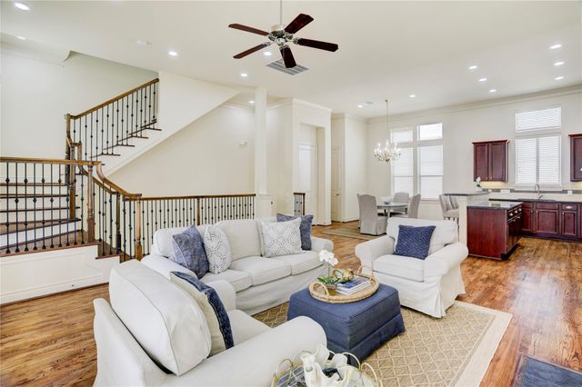 9617 Pemberton Crescent Drive, Houston, TX 77025