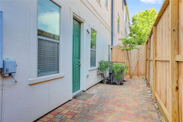 9617 Pemberton Crescent Drive, Houston, TX 77025