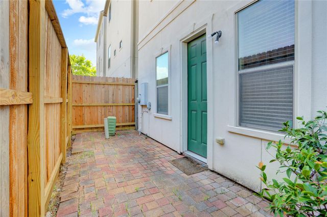 9617 Pemberton Crescent Drive, Houston, TX 77025