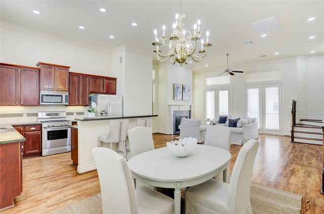 9617 Pemberton Crescent Drive, Houston, TX 77025