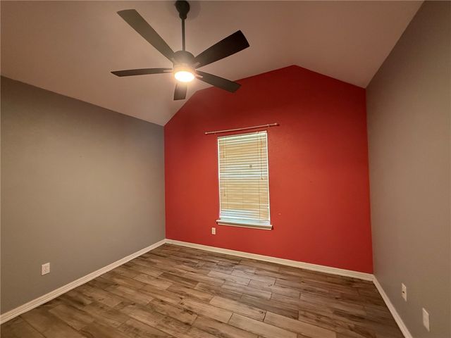 1705 N Valor, Siloam Springs, AR 72761