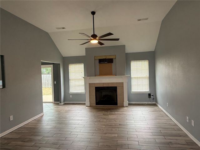 1705 N Valor, Siloam Springs, AR 72761