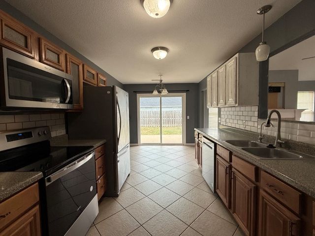 1705 N Valor, Siloam Springs, AR 72761
