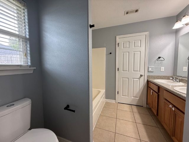 1705 N Valor, Siloam Springs, AR 72761