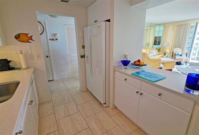 1212 BEN FRANKLIN DRIVE 1205, Sarasota, FL 34236