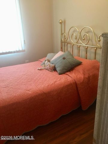 4 Brunswick Place, Point Pleasant Beach, NJ 08742