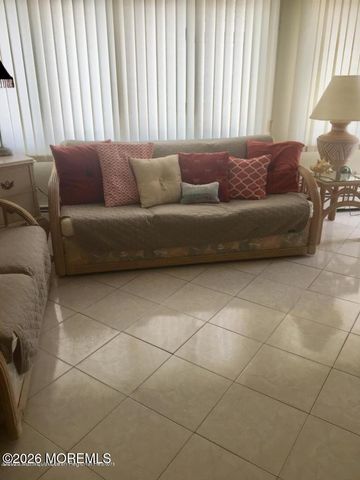 4 Brunswick Place, Point Pleasant Beach, NJ 08742