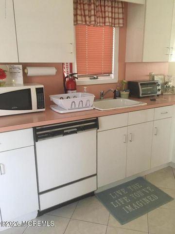 4 Brunswick Place, Point Pleasant Beach, NJ 08742