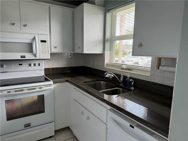 2800 Indian River Boulevard J3, Vero Beach, FL 32960