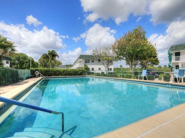 2800 Indian River Boulevard J3, Vero Beach, FL 32960