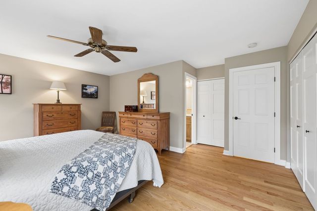 449 Farnham Lane, Wheaton, IL 60189