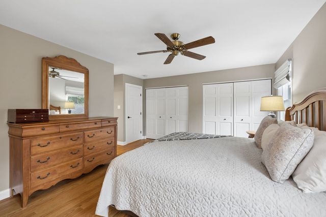 449 Farnham Lane, Wheaton, IL 60189