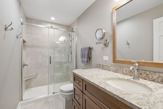 449 Farnham Lane, Wheaton, IL 60189