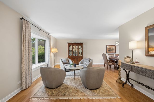449 Farnham Lane, Wheaton, IL 60189
