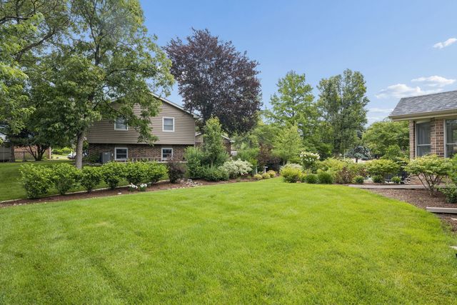 449 Farnham Lane, Wheaton, IL 60189