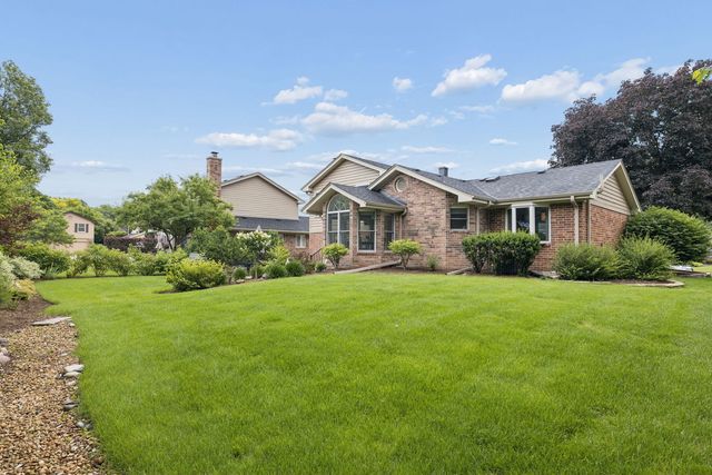 449 Farnham Lane, Wheaton, IL 60189
