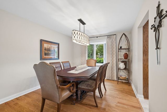 449 Farnham Lane, Wheaton, IL 60189