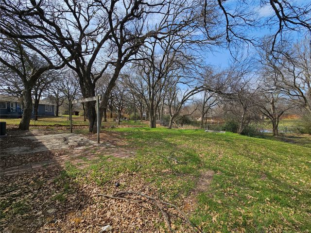 110 Muleta Drive, Oak Point, TX 75068