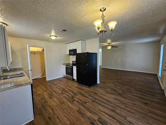 110 Muleta Drive, Oak Point, TX 75068